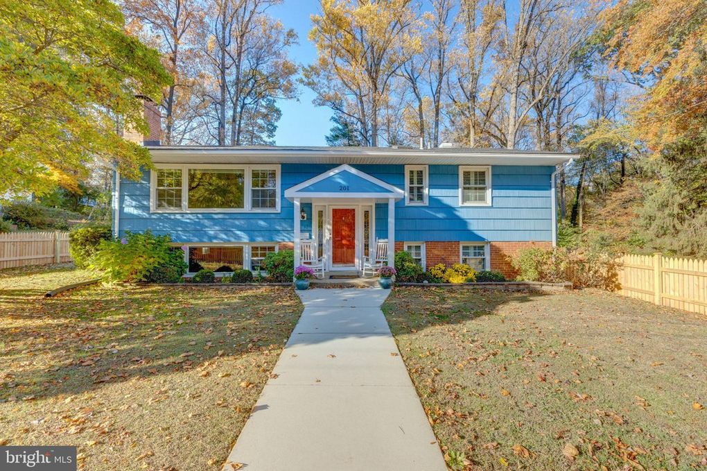 201 Yeonas Dr SW, Vienna, VA 22180